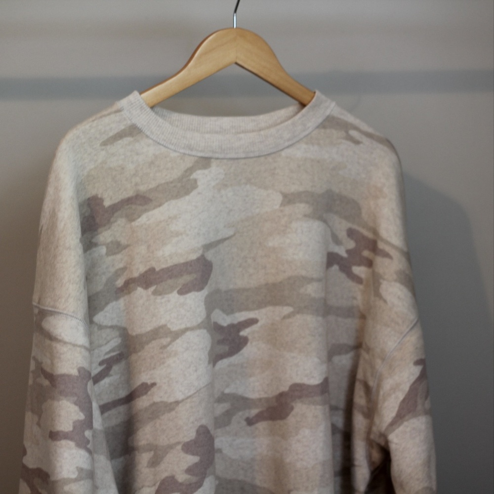 NWT American Eagle Camo Crewneck
